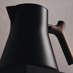 Fellow Corvo EKG PRO Matte Black with Walnut Handle | Elektrická rýchlovarná kanvica