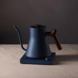 Fellow Stagg EKG PRO stone blue + walnut | Elektrická rýchlovarná kanvica Gooseneck