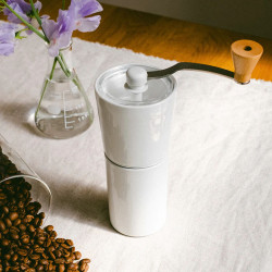Hario Simply Ceramic - mlynček na kávu