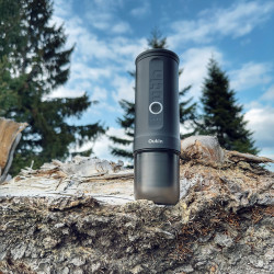 Outin Nano (Space grey) set - cestovný kávovar + ochranné puzdro